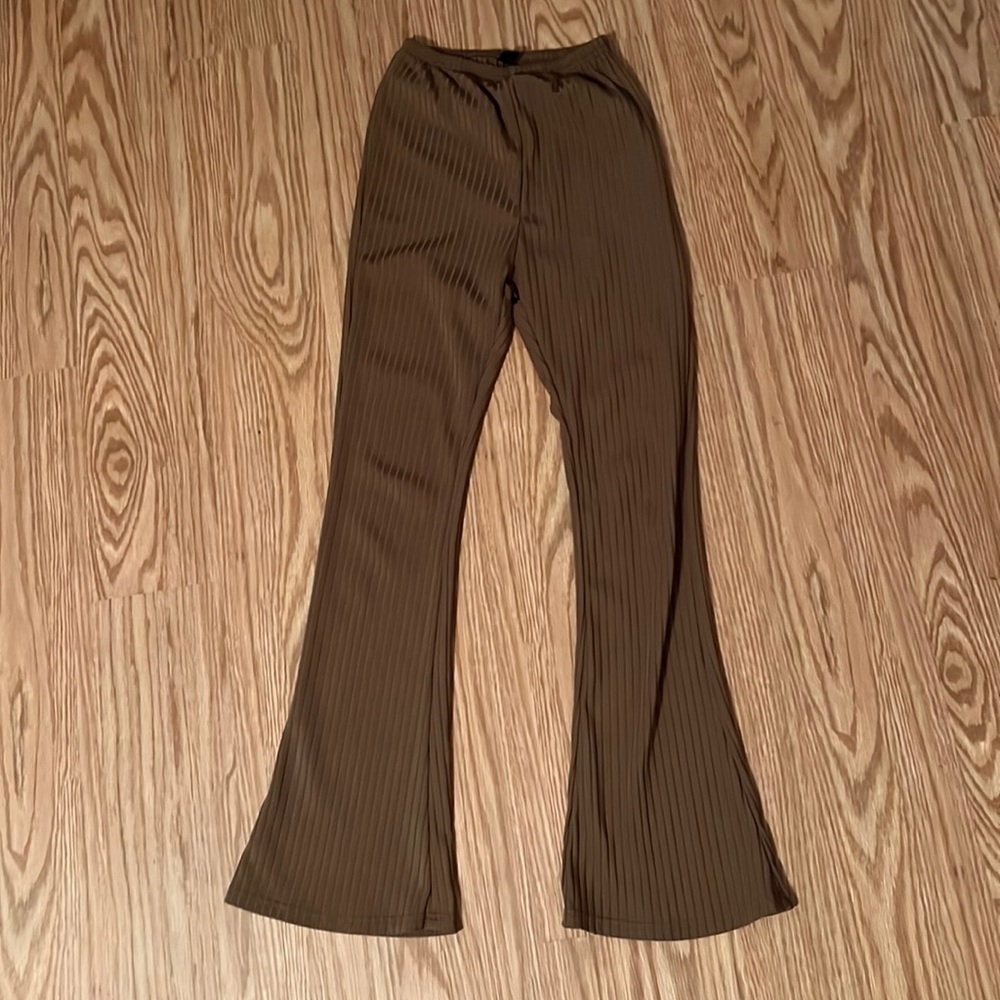 Brown ribbed flared leggings